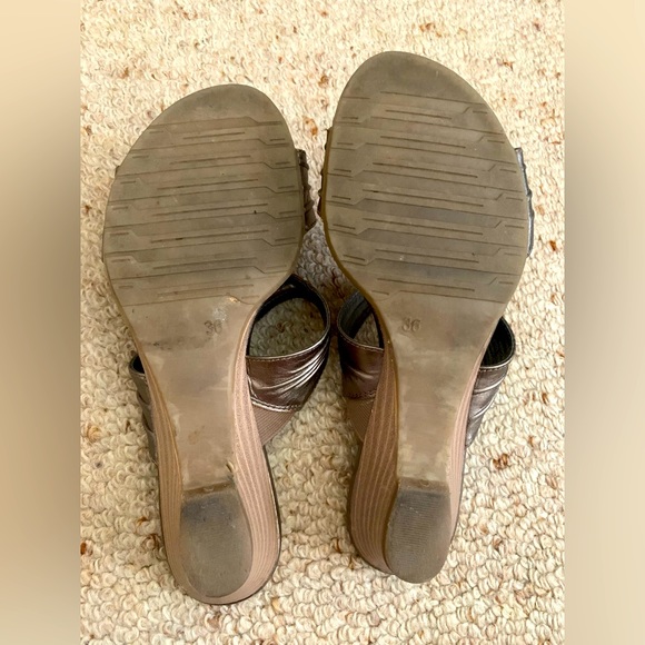 ✨Host Pick✨ Sandler Bronze Leather Mules Size 36 - Picture 3 of 7